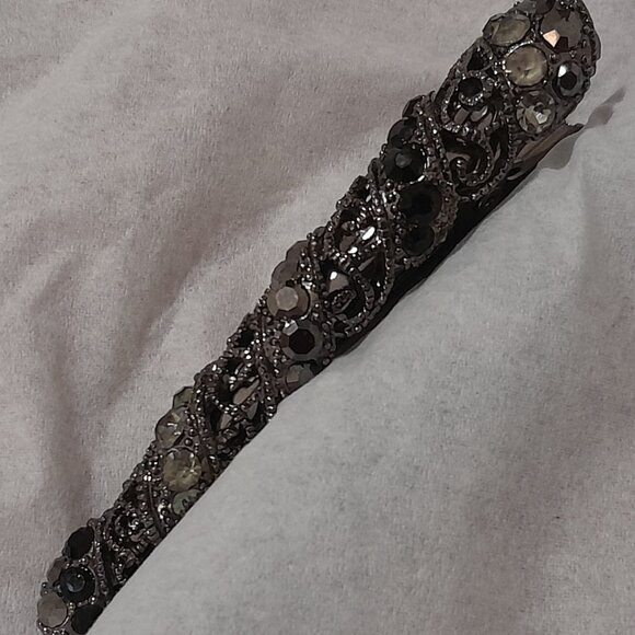 Studded Duck Bill/Alligator Hair Clip - Picture 4 of 5